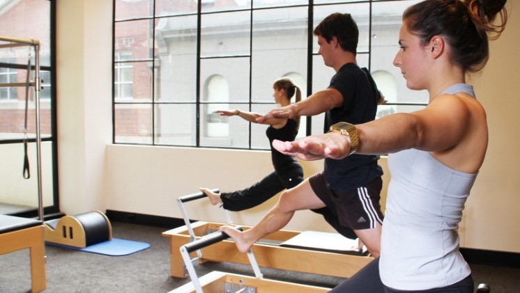 Aula de Mat Pilates com a prof. Erika ;) 